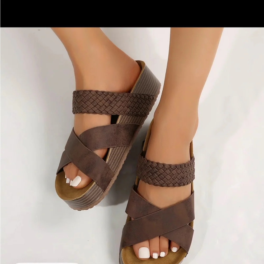 NWT Women's Brown Slide Sandals, Size 8.5 - Picture 2 of 4